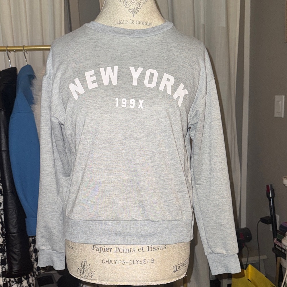 Women’s Small Gray & White New York 199X Longsleeve Top Casual Sweatshirt - Picture 1 of 7